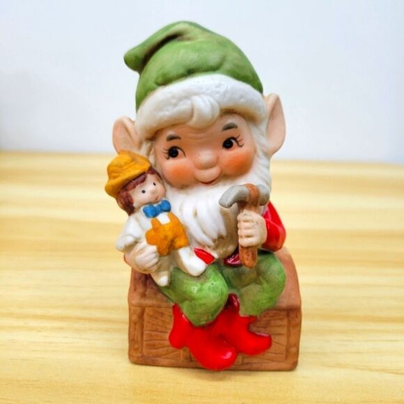 Vintage Homco Christmas Elf in Workshop Making Toys Festive Figurine - Picture 1 of 12